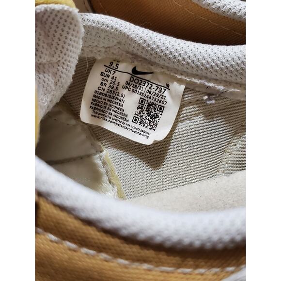 Nike Waffle Debut SE Women’s Sneakers – Size 9.5 – Tan/White/Yellow - Picture 5 of 9